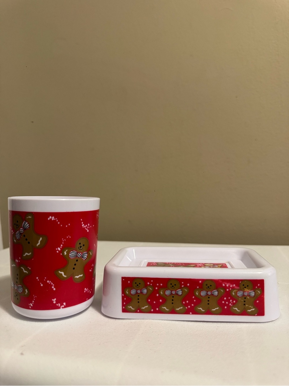 Christmas Set Of 2 Bathroom Plastic Toothbrush Holder & Soap Dish